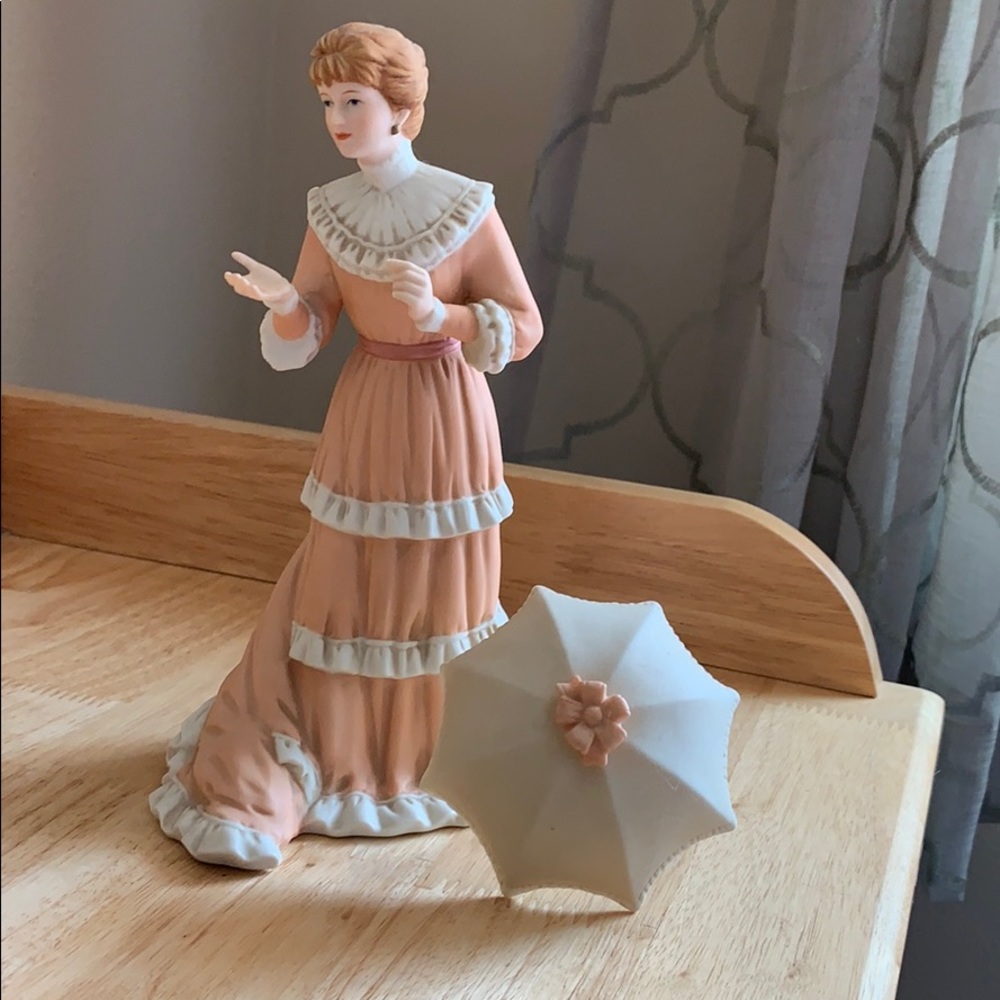 Statue - Picture 3 of 4